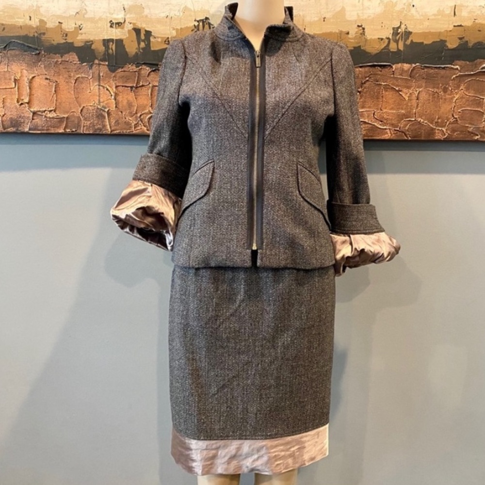 Stunning and unique 2-piece BCBG MaxAzria suit - CHECK THE SLEEVES OUT 😉 - Picture 2 of 14